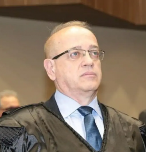 Desembargador do TJGO diz que motorista não é obrigado a parar em abordagem policial e gera debate jurídico