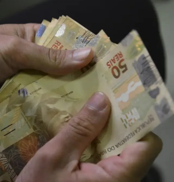 Salário mínimo sobe para R$ 1.621 em 1º de janeiro de 2026