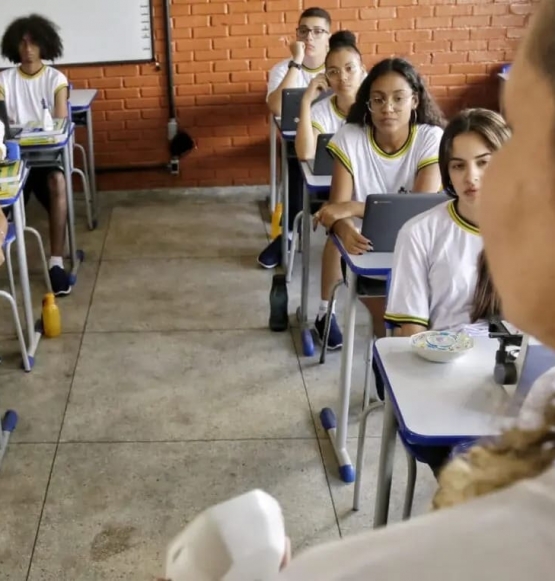 Professores da rede estadual terão aumento de 5,4% e piso ficará acima do nacional