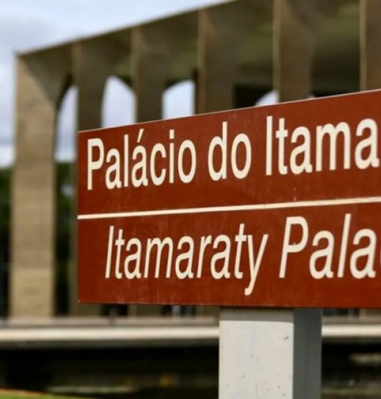 Itamaraty convoca diplomata argentina para esclarecer fuga de Flávio Bolsonaro