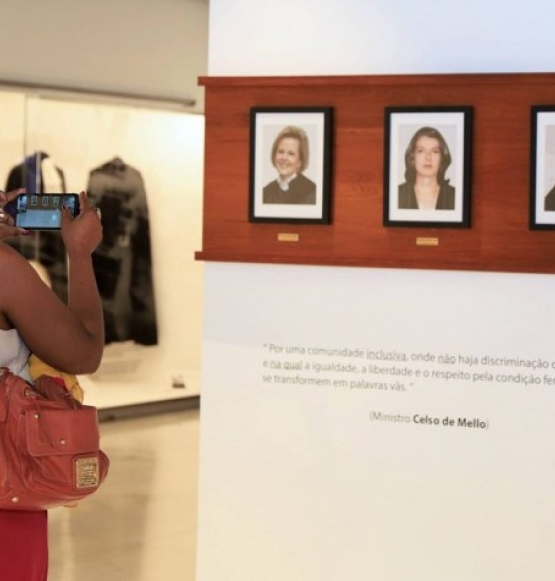 Mulheres pressionam Lula por indicação inédita de ministra negra ao STF
