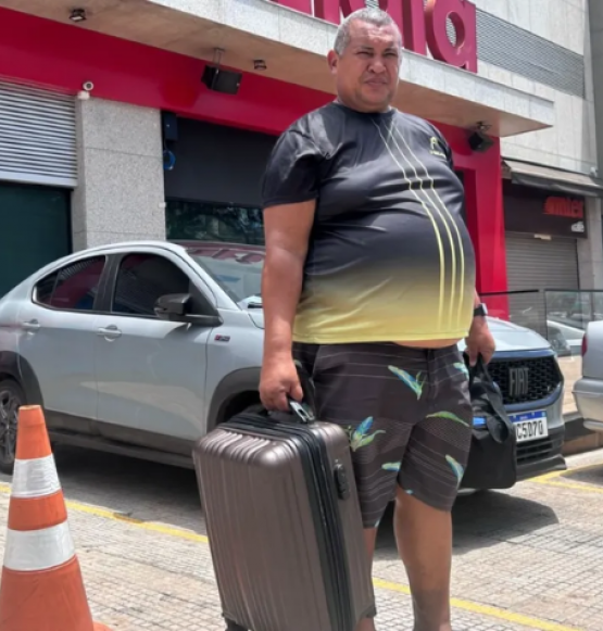 Pedreiro viaja mais de 2 mil quilômetros para conhecer mulher e descobre que ela foi criada por inteligência artificial