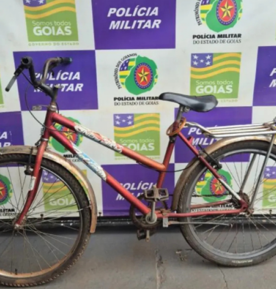PM recupera bicicleta furtada e mulher é levada à delegacia por receptação no Bairro São Joaquim, em Rio Verde
