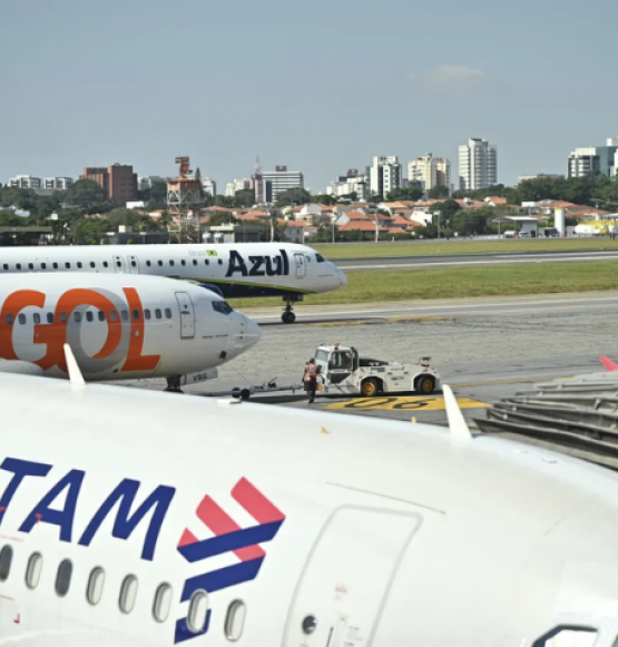 Alta do combustível faz companhias aéreas cancelarem mais de 2 mil voos no Brasil