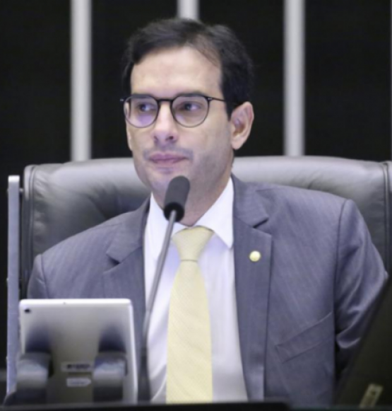 Relator diz que fim da escala 6×1 pode começar a valer já em 2026