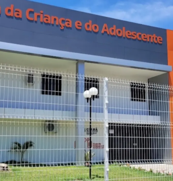 Mãe diz à polícia que suspeito preso pela morte da bebê de 10 meses era apenas um 