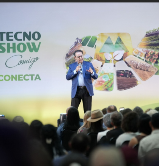 Tecnoshow 2026 começa com presença de autoridades e palestra de Augusto Cury sobre saúde mental no agro