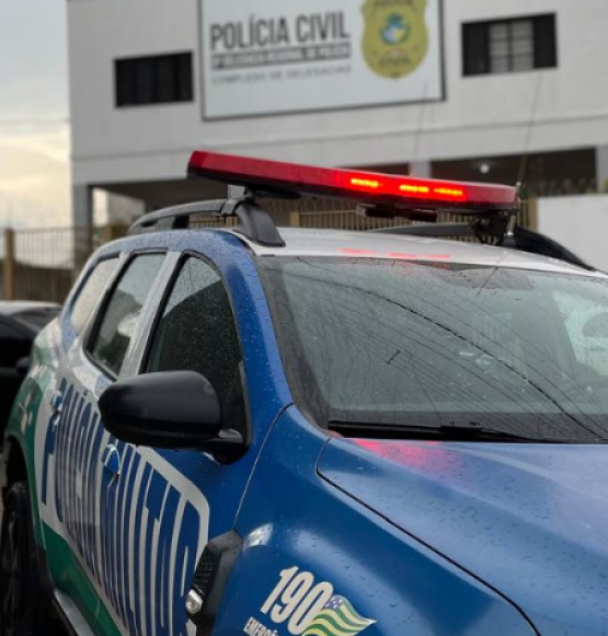 Ciclista é levado à delegacia após danificar caminhonete no setor Pauzanes