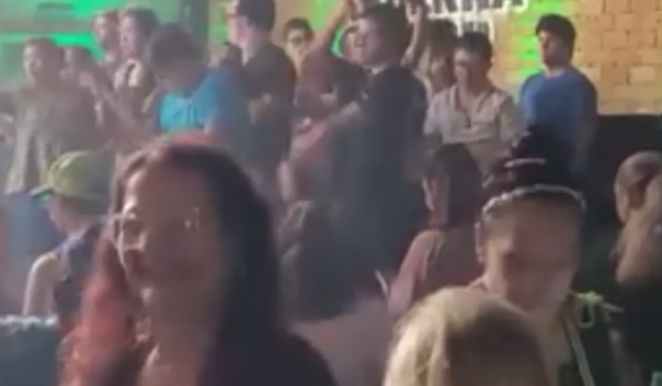 Balada Down: festa inclusiva reúne público com síndrome de Down, em Goiânia