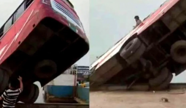 Ônibus cai em rio durante acesso a balsa e deixa ao menos 24 mortos em Bangladesh; confira