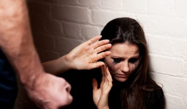 Goiás enfrenta alta da violência contra a mulher e amplia atuação da Polícia Militar