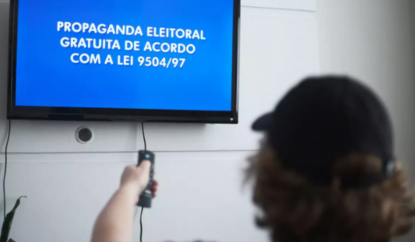 HORÁRIO ELEITORAL GRATUITO: DEMOCRACIA NA TELINHA OU PERDA DE TEMPO?