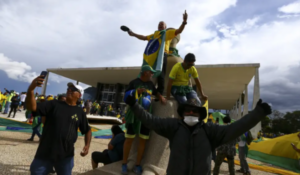 8 DE JANEIRO: REFLEXÕES SOBRE A DEMOCRACIA E A RESILIÊNCIA NACIONAL