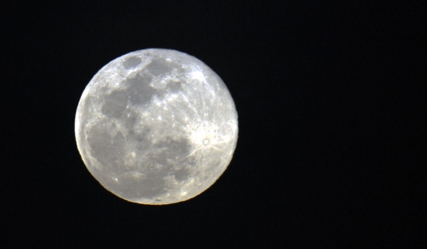 Segunda superlua de 2025 poderá ser vista nesta quarta-feira em todo o Brasil