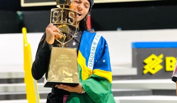  A Fadinha, Rayssa Leal se tornou campeã mundial ao conquistar medalha de ouro em competição no Rio de Janeiro