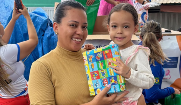 Ação social distribui nesta segunda (12), mais de mil brinquedos em bairros de Rio Verde no Dia das Crianças