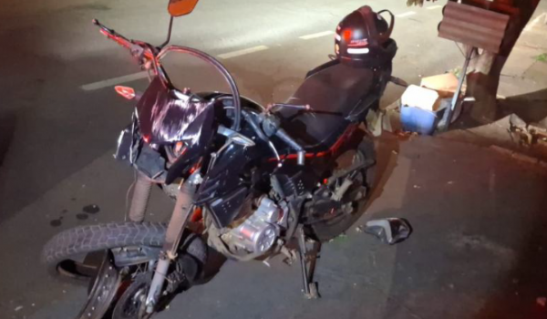 Acidente entre motos termina com condutor ferido e motorista foge do local no Setor Dona Gercina, em Rio Verde