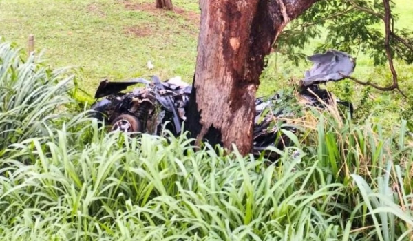 Acidente mata avô e neta na BR-153, e pertences são furtados após a batida