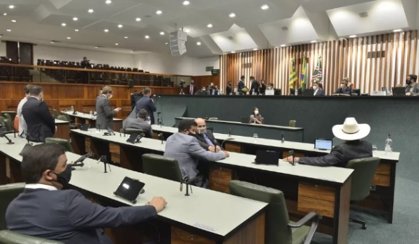 Alego aprova projeto que autoriza tribunais a furar teto do funcionalismo com salários acima de R$ 39 mil