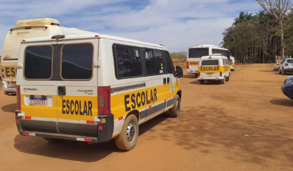 AMT realiza fiscalização em veículos de transporte escolar na zona rural de Rio Verde