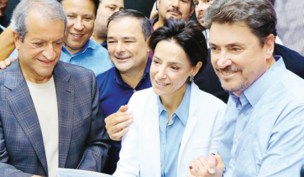 ANA PAULA REZENDE NO PL: SOMENTE O SOBRENOME AGREGA?