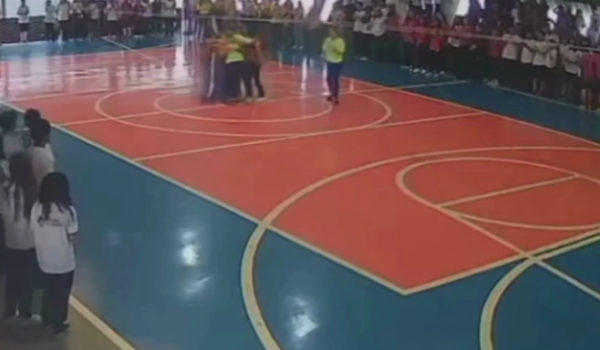 Antes da cirurgia, alunos emocionam professora com oração coletiva em escola de Goiânia; confira vídeo