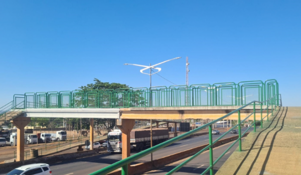 Após reforma, passarela sobre a BR-060 é reaberta no Jardim das Margaridas, em Rio Verde