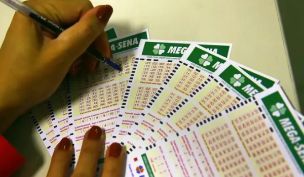 Mega-Sena acumula novamente e prêmio pode chegar a R$ 63 milhões neste sábado (24)