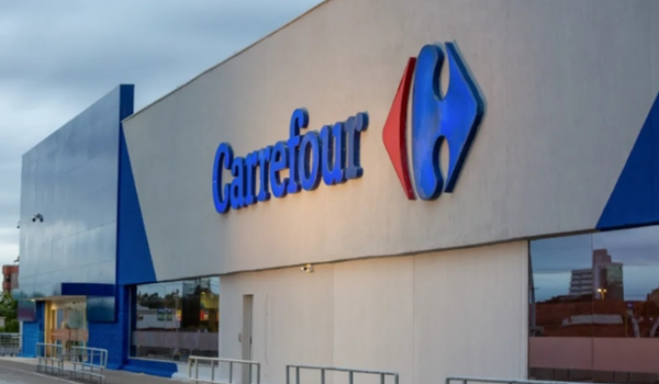 Carrefour reajusta quadro de funcionários e demite 2.200 colaboradores