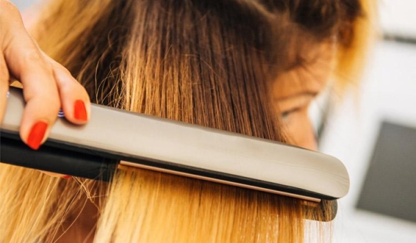 Aumento no risco de câncer de útero pode ter relação com produtos para alisar o cabelo