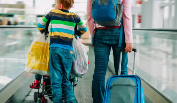 Autorização para menores viajarem durante as férias escolares cresce 92% em Goiás