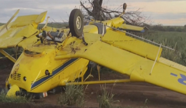 Vento forte faz avião capotar durante pouso, em Quirinópolis