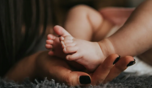 A URGÊNCIA DE DESENCALHAR O PROJETO DA DUPLA MATERNIDADE E PATERNIDADE NO CONGRESSO NACIONAL