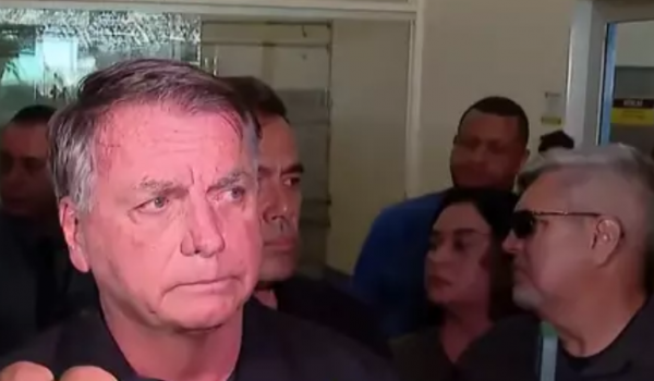 Impedido de embarcar para a posse de Trump, Bolsonaro deixa Michelle no Aeroporto