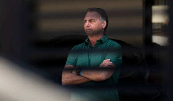 Moraes concede prisão domiciliar a Bolsonaro por 90 dias