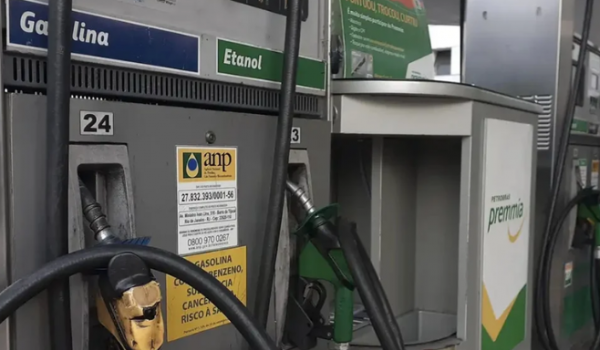 Petrobras anuncia redução de 5,6% da gasolina para distribuidoras 