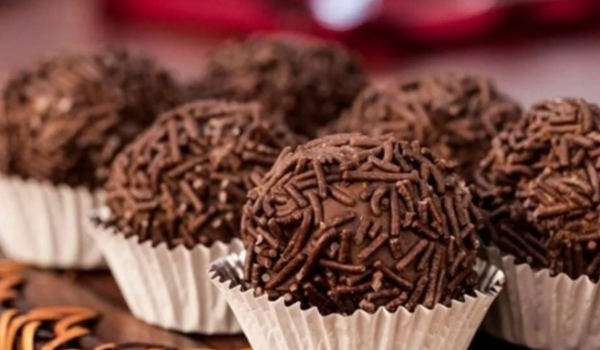 Alunos de 12 anos tentam envenenar professoras com brigadeiro em escola de Salvador