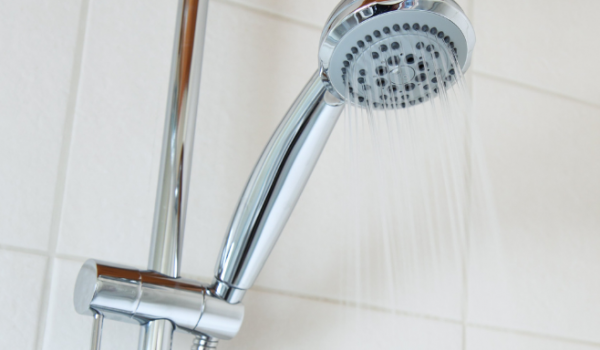 TOMAR BANHO EM DIAS FRIOS FAZ MAL A SAÚDE: MITO OU VERDADE?