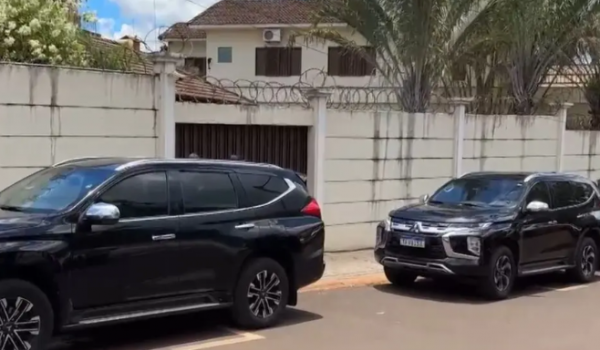 Caiado, Gracinha e Daniel participam do velório após tragédia, em Itumbiara