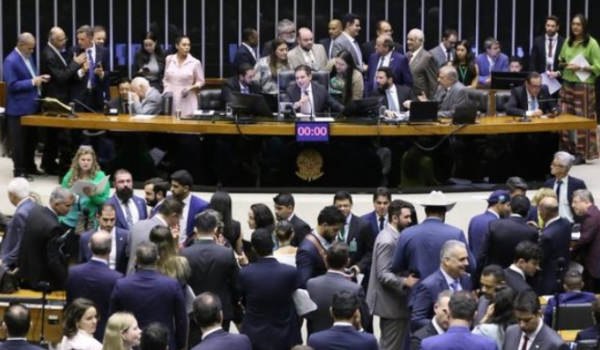 A FARRA DAS COMISSÕES PROVISÓRIAS: UM DESVIO DA VERDADEIRA FUNÇÃO POLÍTICA QUE STF QUER ACABAR