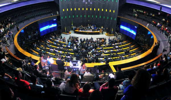 MAIS CADEIRAS, MAIS CUSTOS: O BRASIL PRECISA DE MAIS DEPUTADOS?