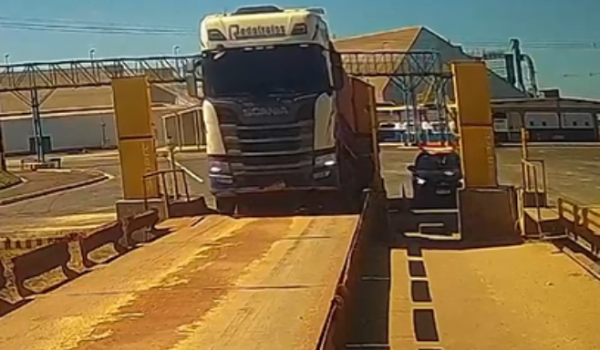 Caminhoneiro é preso após invadir empresa embriagado, destruir cancelas e tentar subornar policiais em Rio Verde