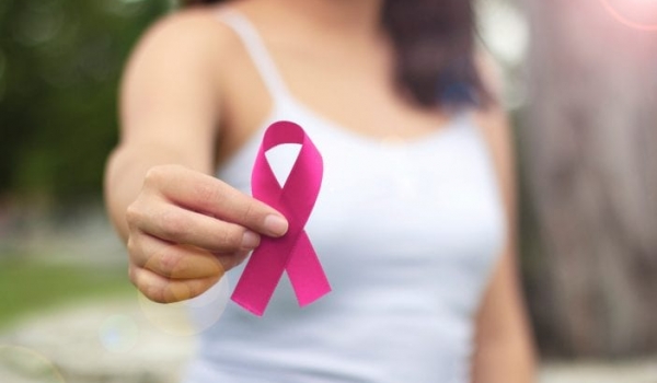 OMS informa que câncer de mama se tornou a forma mais comum da doença