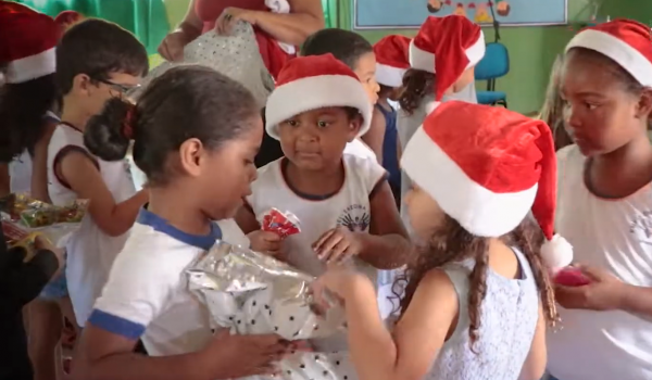 Prefeitura lança ação de natal que presenteia crianças do ensino municipal de Rio Verde