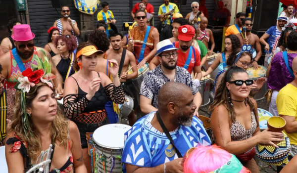 É OU NÃO É FERIADO PROLONGADO NO CARNAVAL?