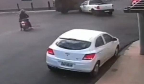 Carro ignora o 