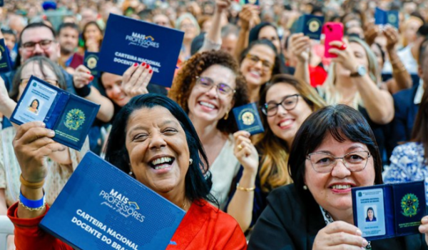 A IMPORTÂNCIA DA CARTEIRA NACIONAL DOCENTE: UM MARCO PARA A VALORIZAÇÃO DA EDUCAÇÃO