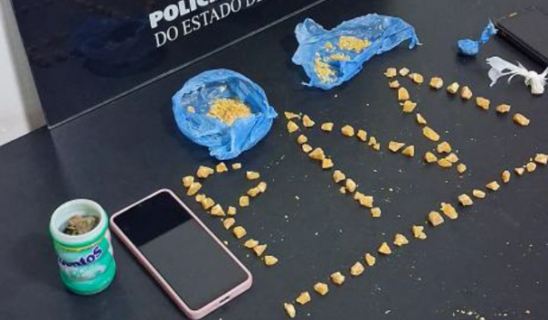 Casal é preso pela PM por tráfico de drogas no bairro Promissão, em Rio Verde