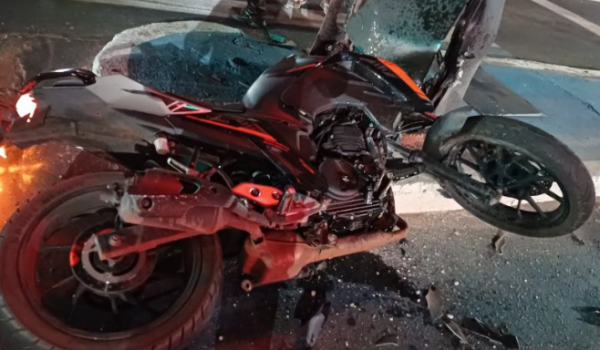 Colisão entre motos em cruzamento movimentado deixa dois feridos graves em Rio Verde