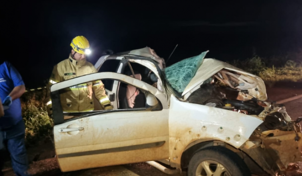 Colisão entre picape e caminhão prancha deixa duas vítimas fatais na GO-174, em Montividiu